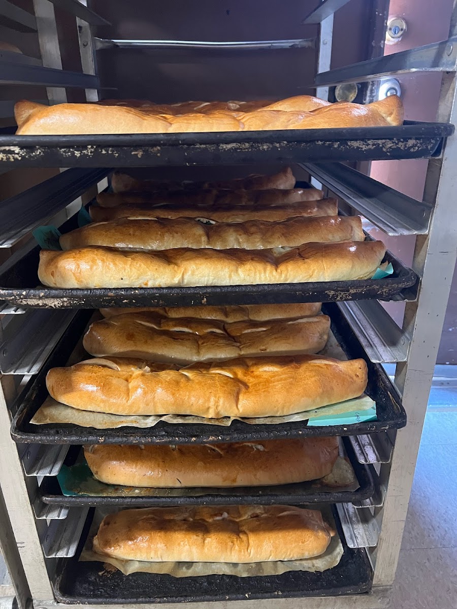 Yolanda's Bakery Deli & Pizza - Photo 9