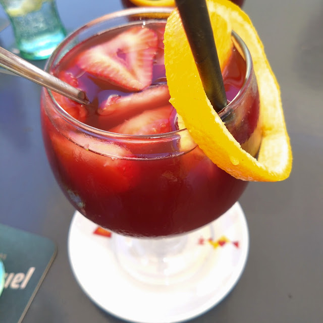 Sangria Mit Frischen Erdbeeren