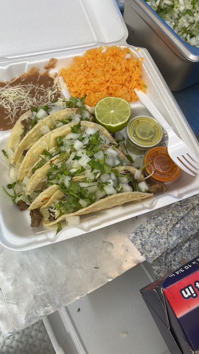 Taquería Alexander - Photo 9