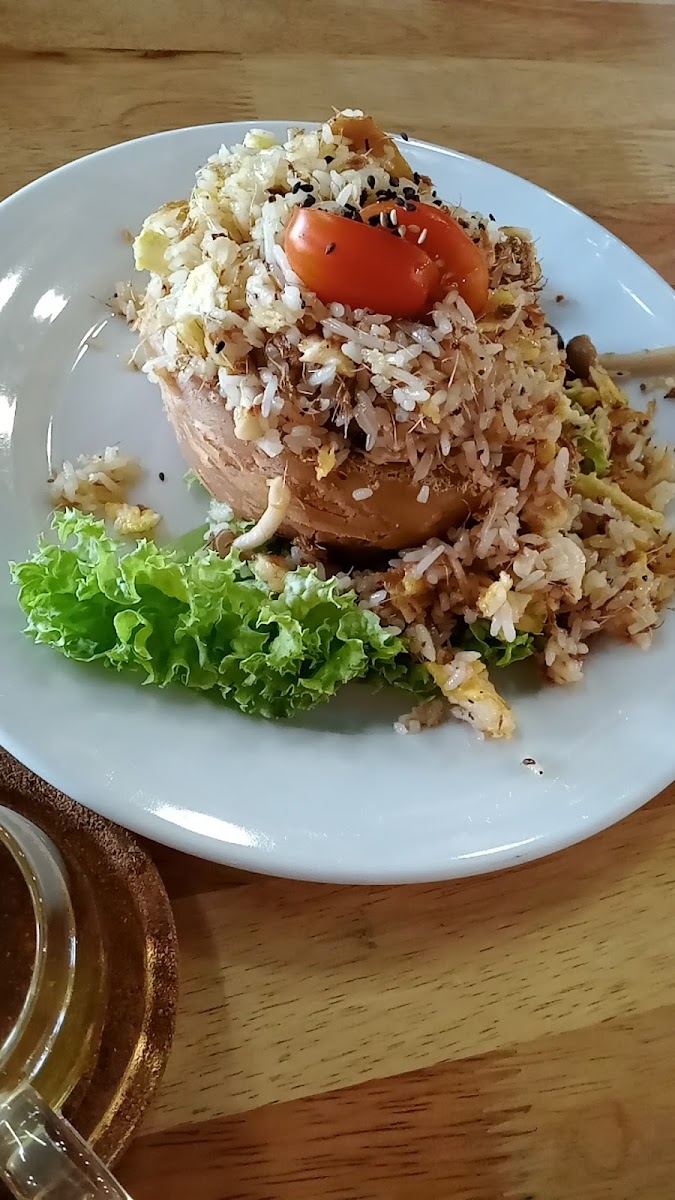 Mama Soong Vagetarian Cafe - Photo 9