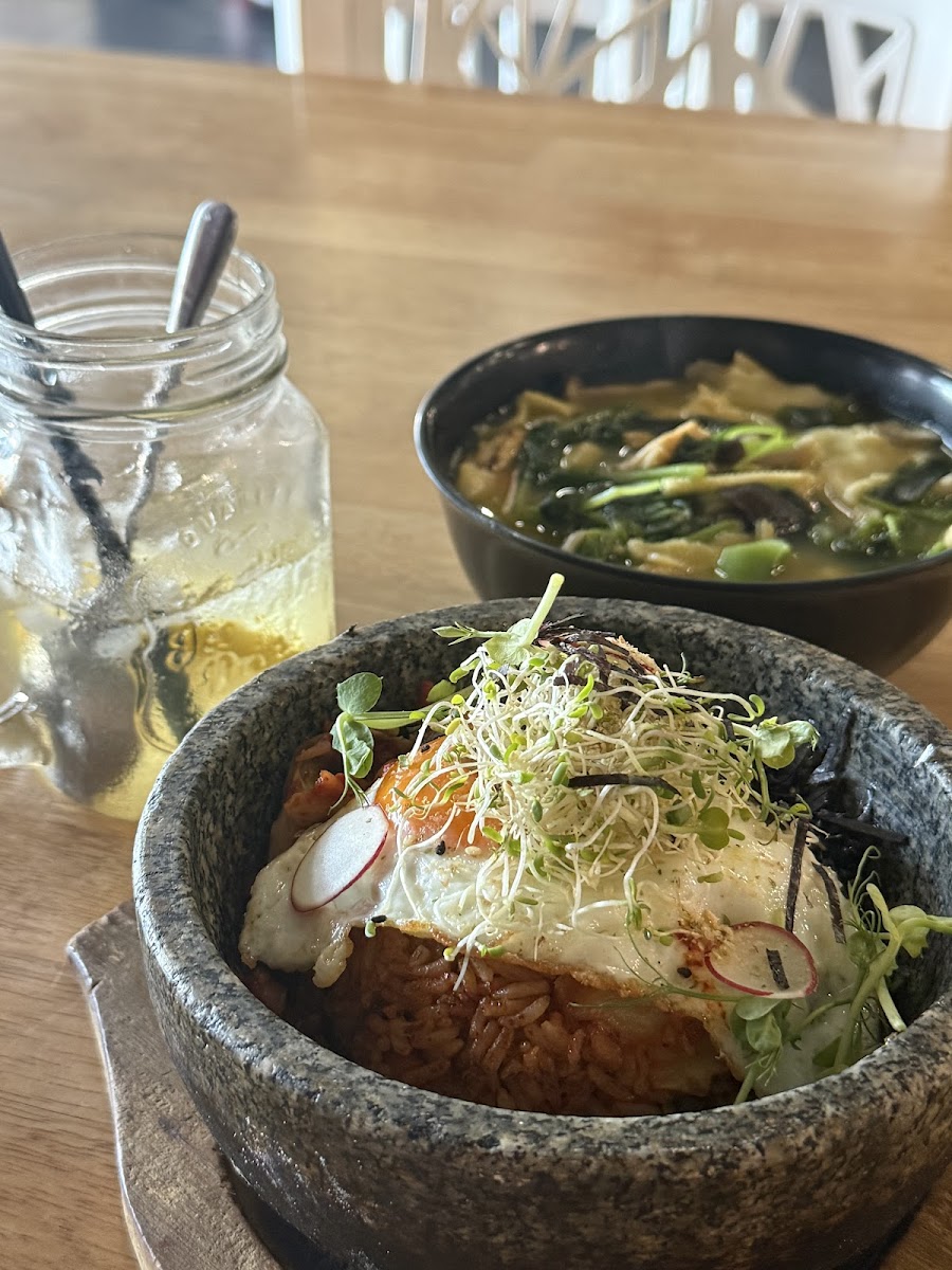 Mama Soong Vagetarian Cafe - Photo 3