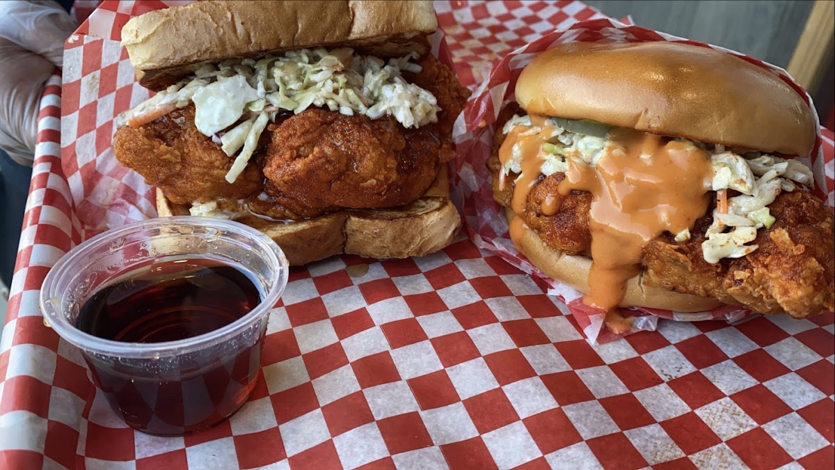 Chick N Flames - Photo 2
