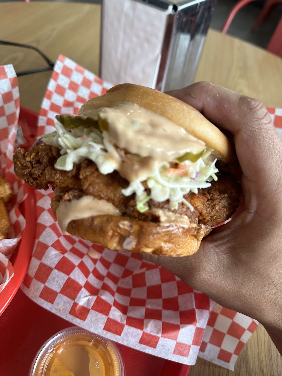 Chick N Flames - Photo 4