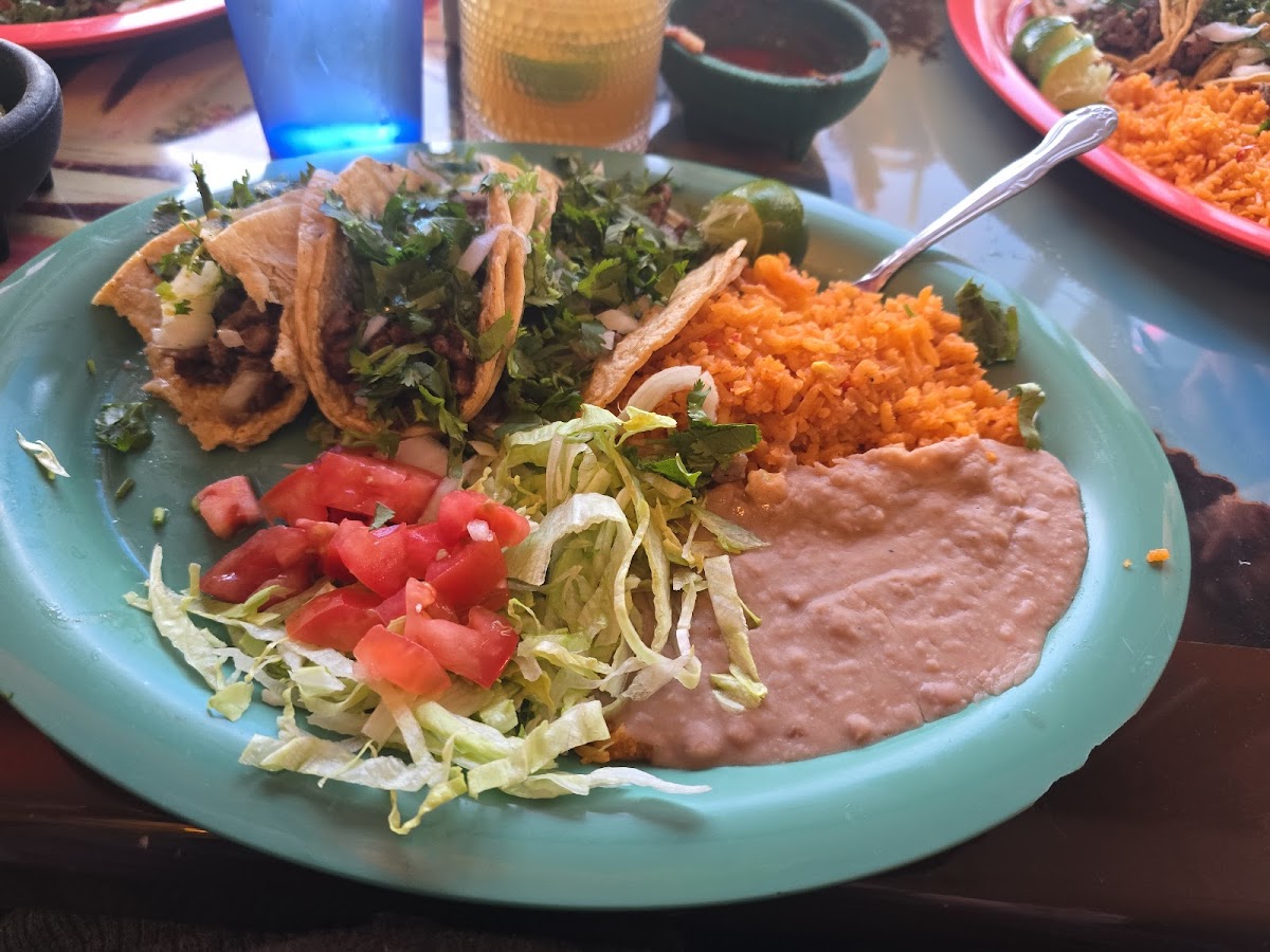 Los Cantaritos Authentic Mexican Restaurant - Photo 2