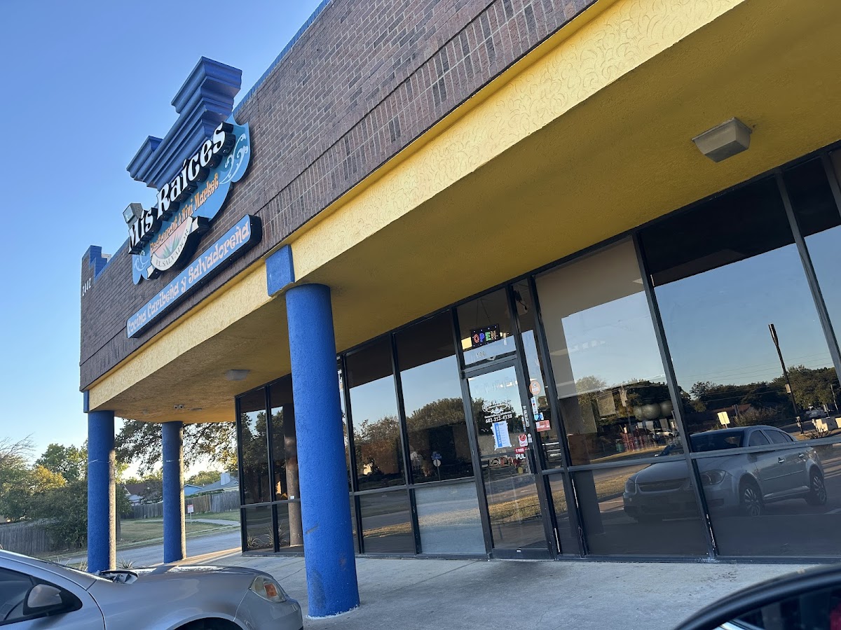 Mis Raices Restaurant & Mini Market - Photo 2