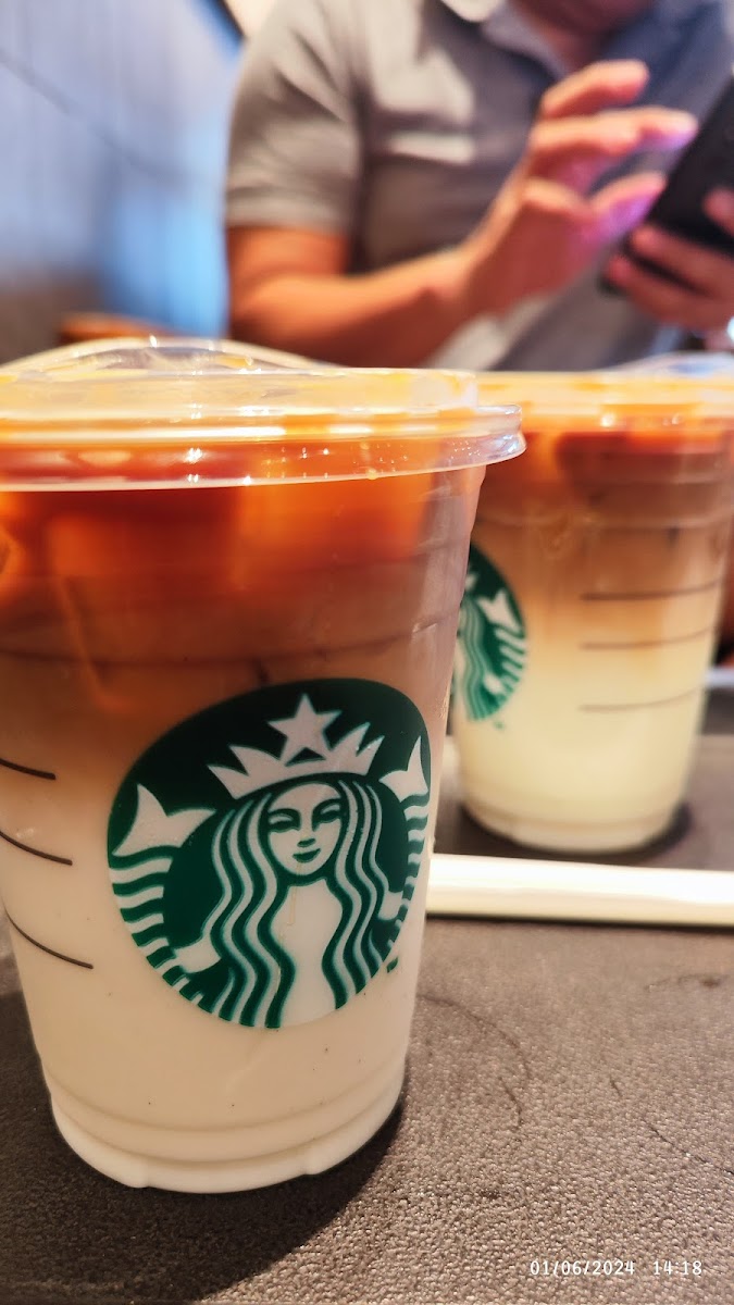Starbucks Coffee - Paseo de Sta. Rosa - Photo 4