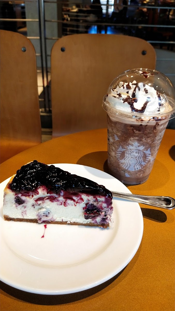 Starbucks Coffee - Paseo de Sta. Rosa - Photo 7