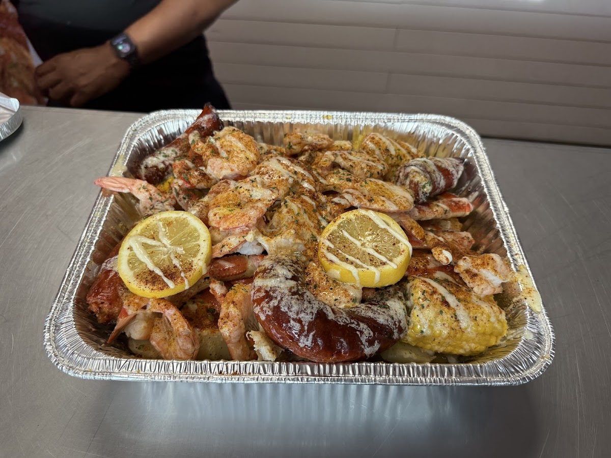 Crab Trap Seafood Takeout - Photo 9