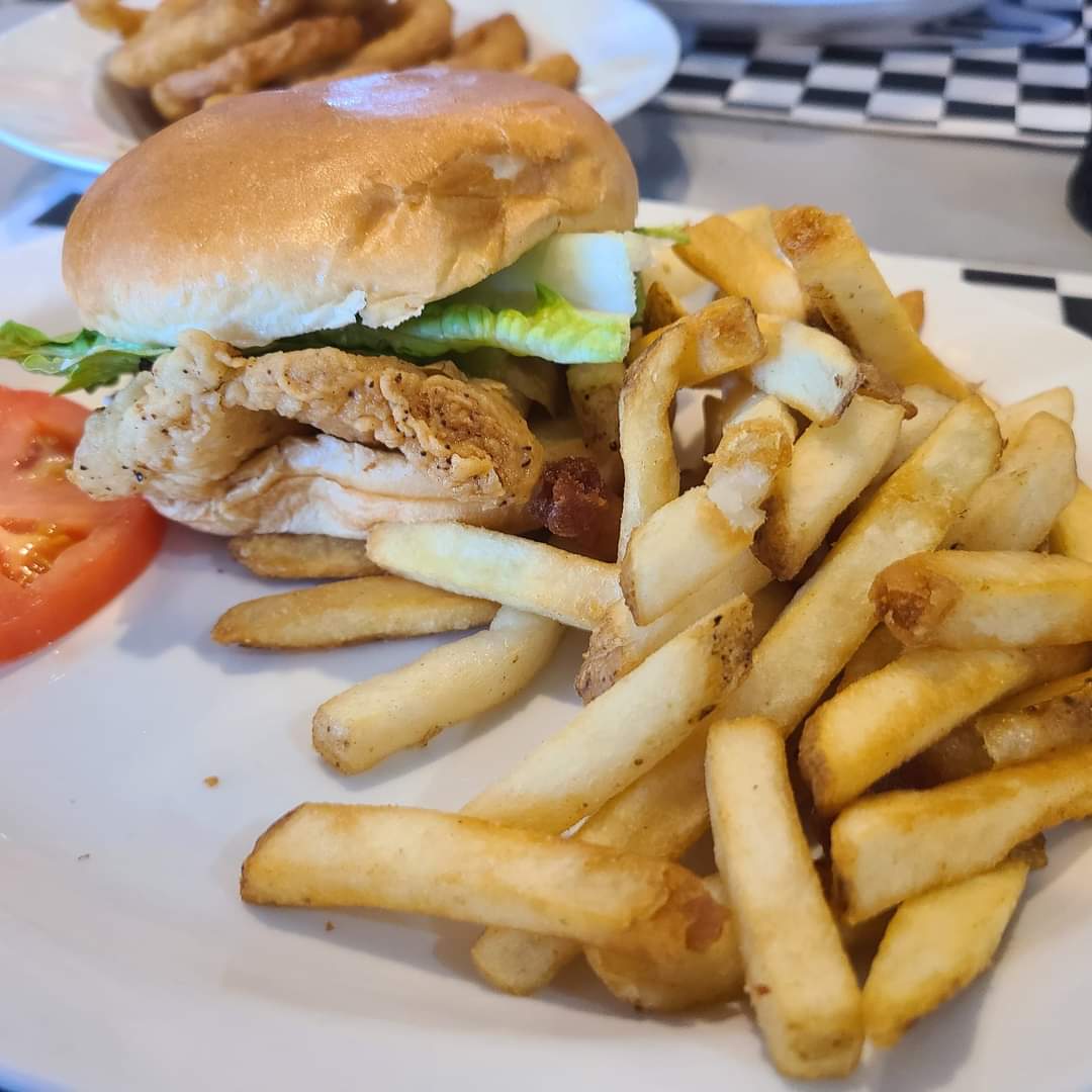 RNR Diner - Photo 1