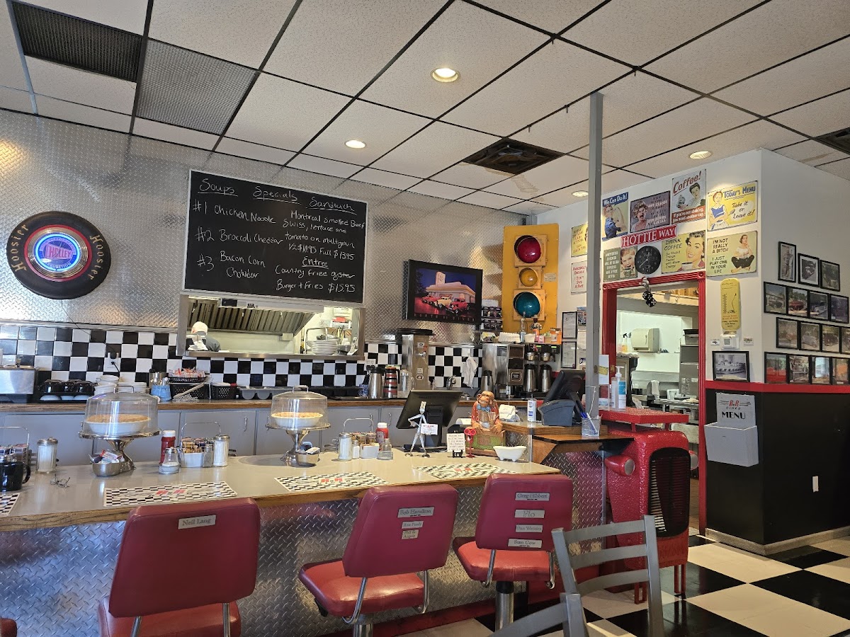 RNR Diner - Photo 2