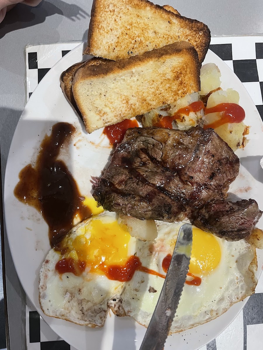 RNR Diner - Photo 3