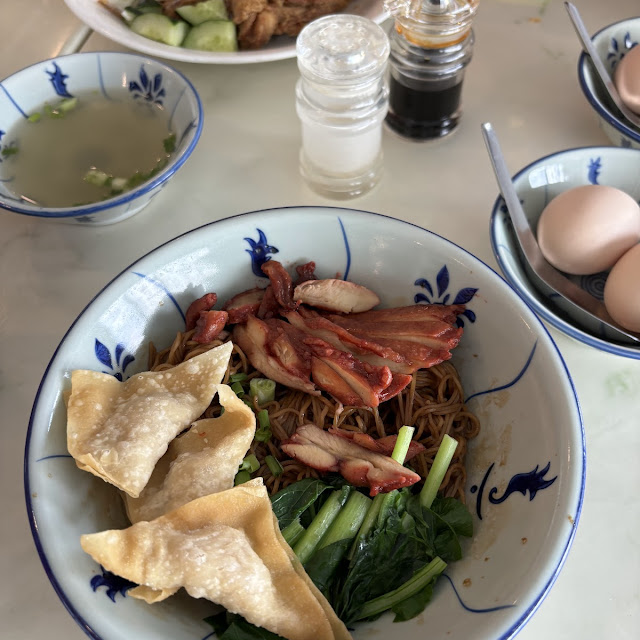d372 BBQ Chicken Wonton Mee