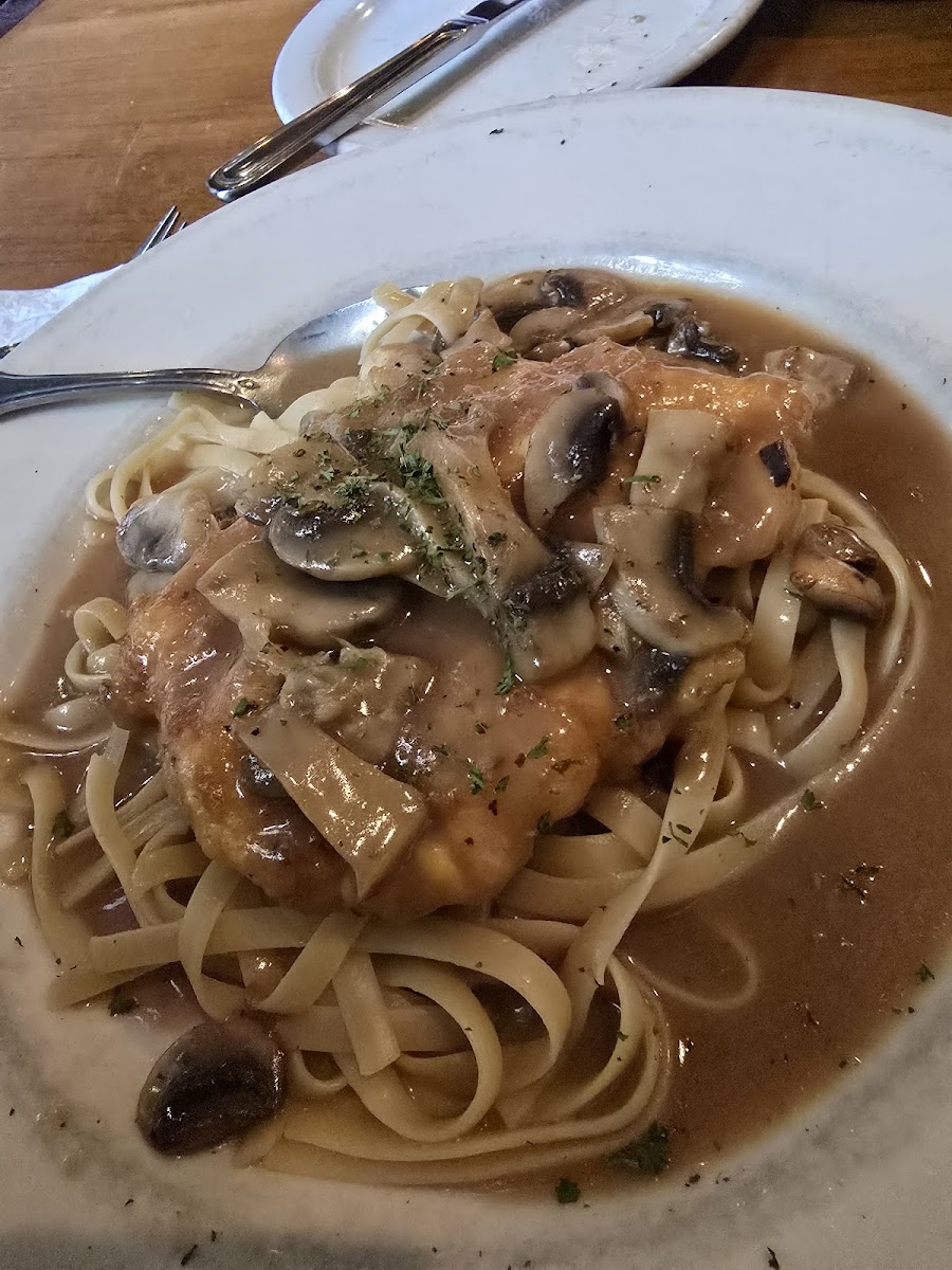 Amici's Italian Restaurant & Pizzeria - Photo 5