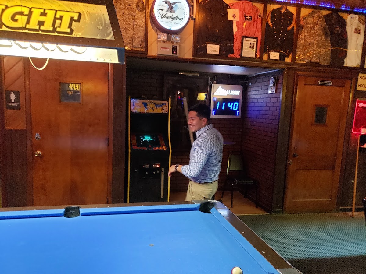 New Kelly's Bar & Banquet Hall - Photo 5