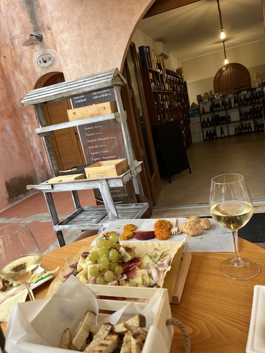 Enoteca La Cantinetta - Photo 8