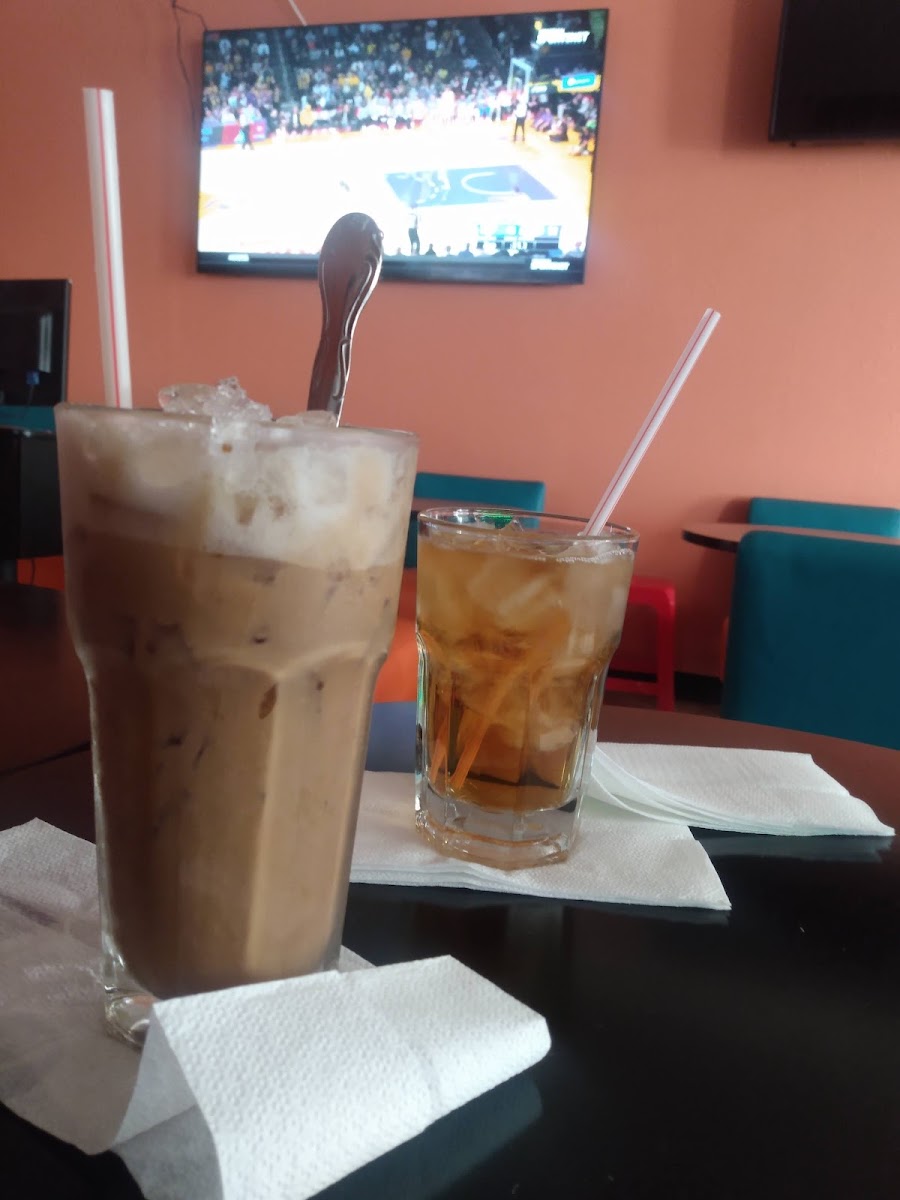Venuz Cafe - Photo 3