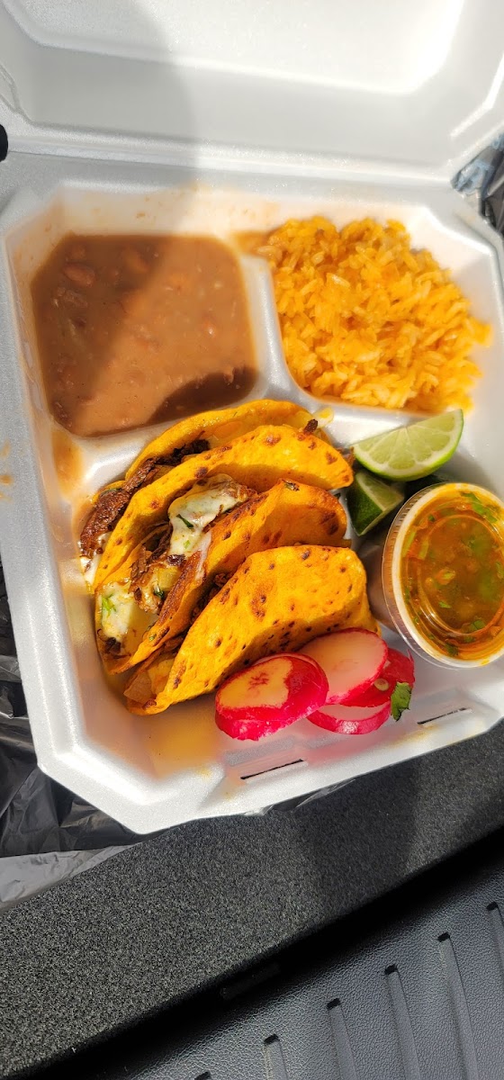 Rivera's tacos food truk - Photo 9