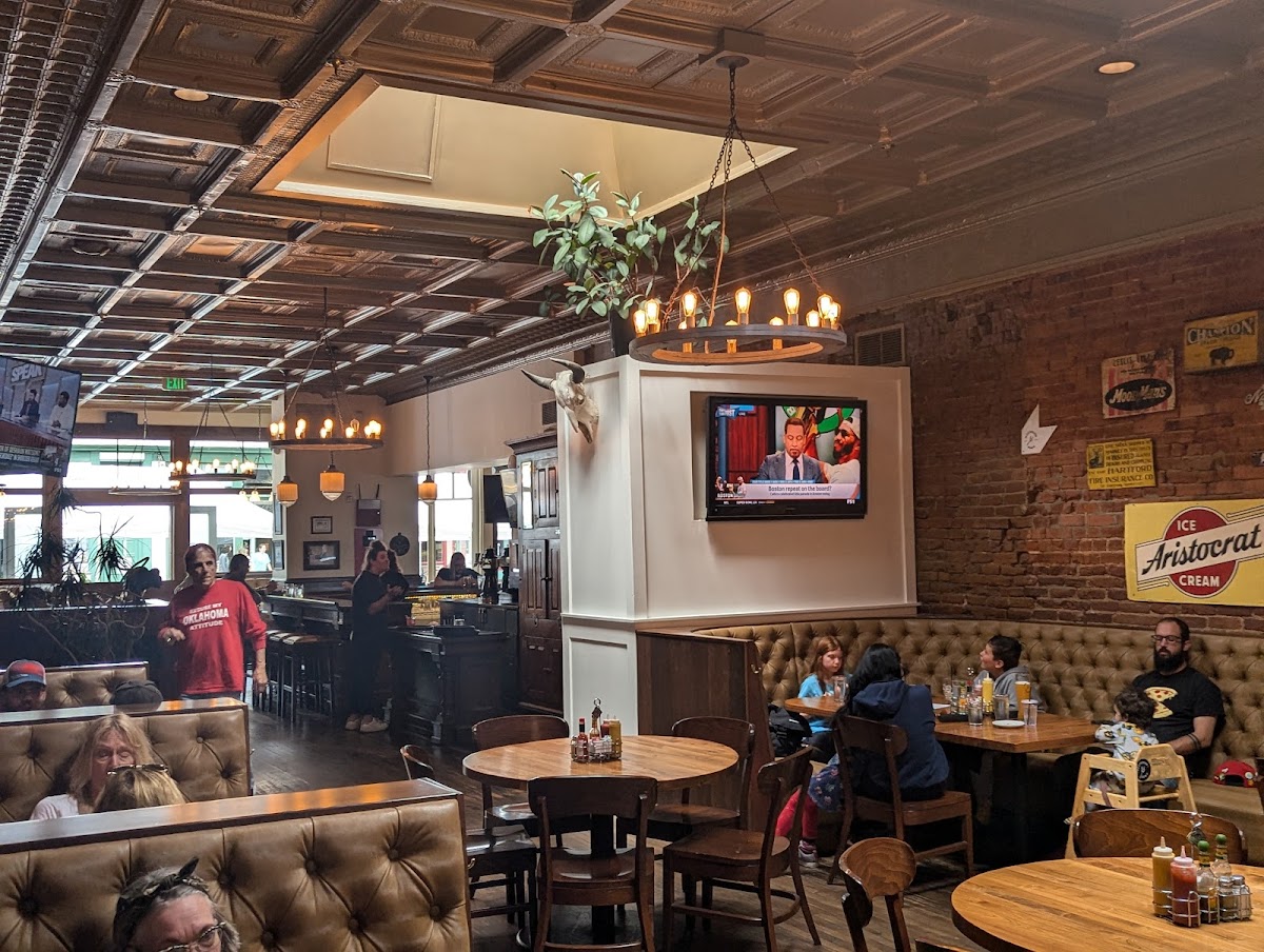 The Buffalo Restaurant & Bar - Photo 5