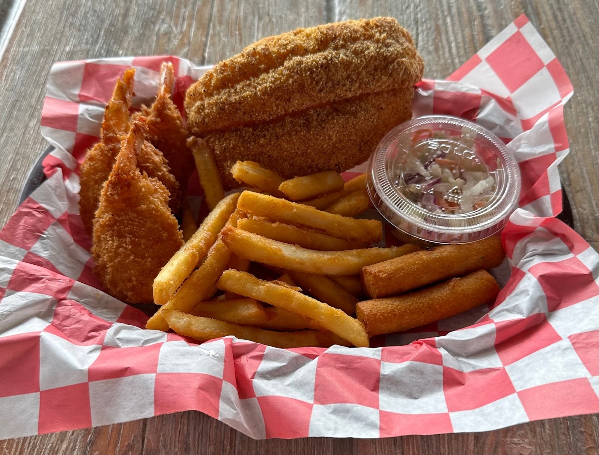 Pelican Grill - Photo 8
