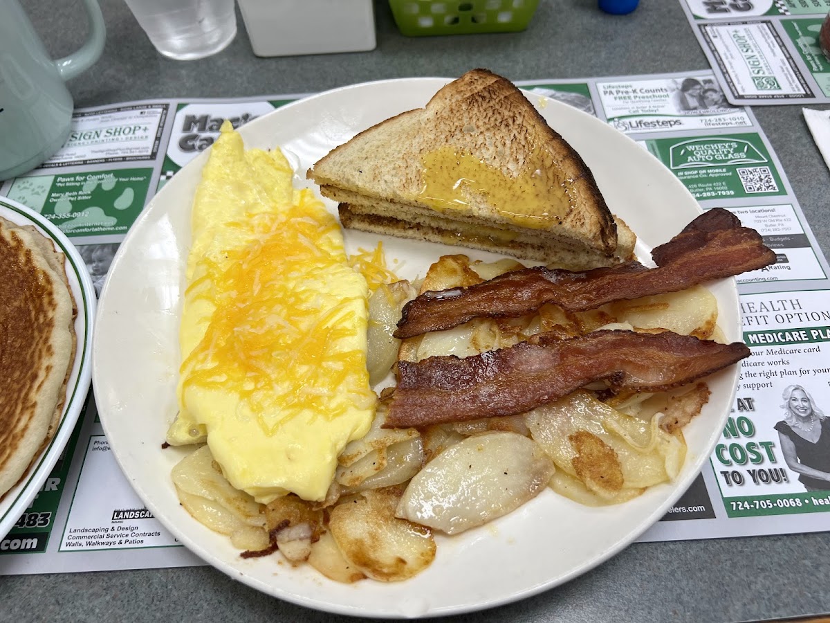 Mac's Route Cafe - Photo 5