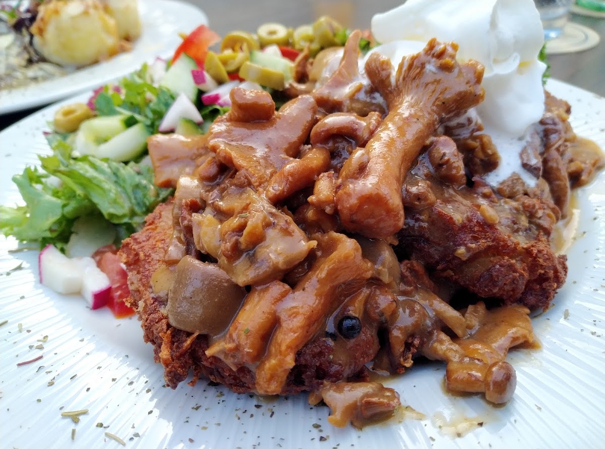 Ahr Vinum Restaurant - Photo 9