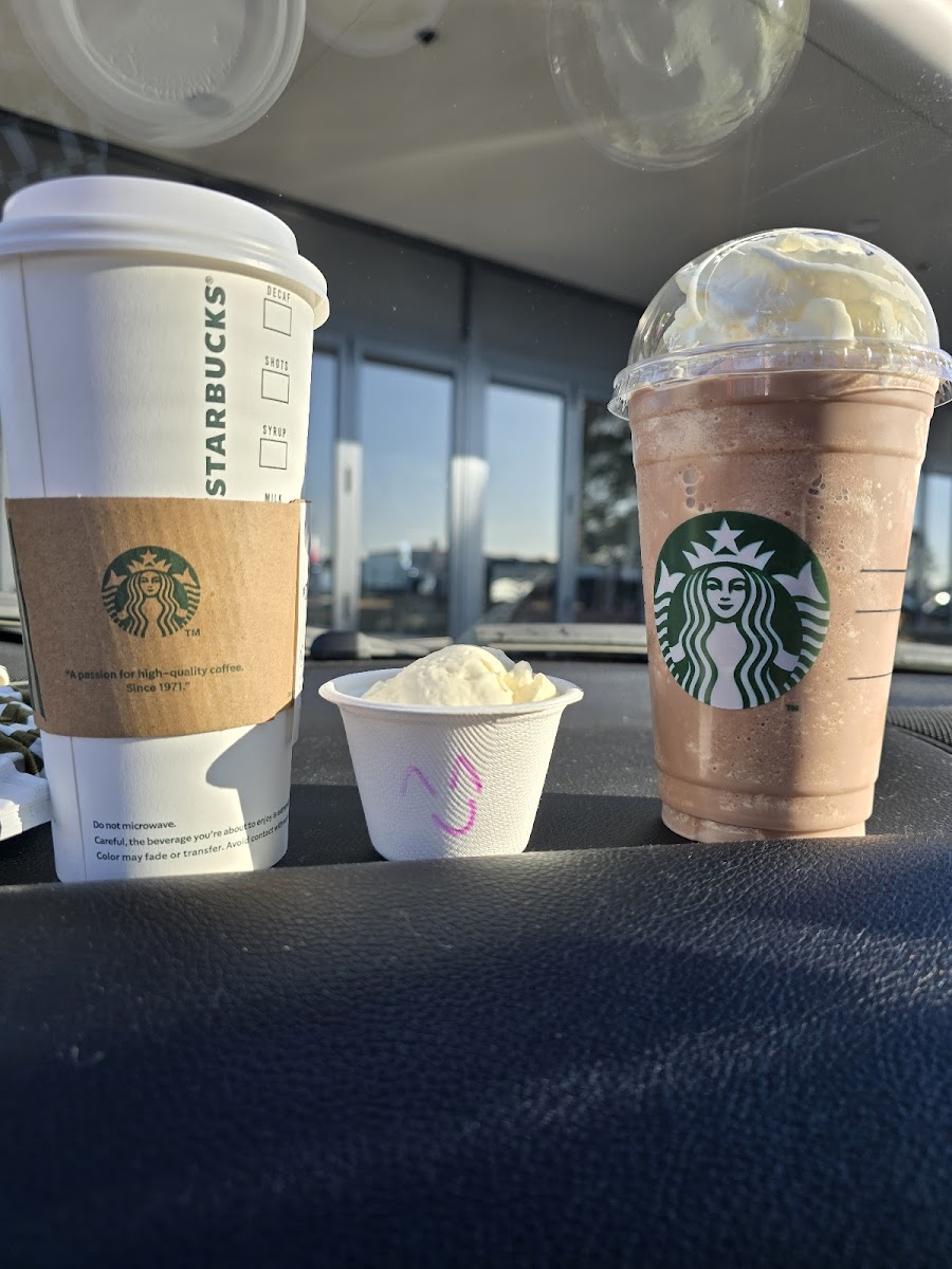 Starbucks Lincoln Road - Photo 1