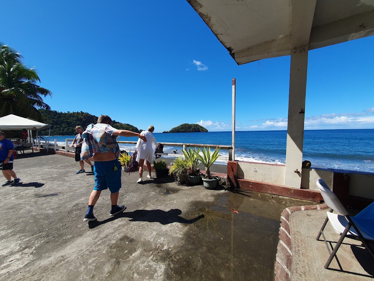 Beach Front Restaurant & Bar - Photo 4