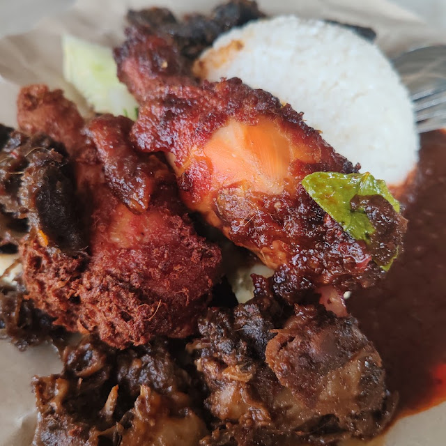 Nasi Lemak Ayam Masak Merah Dan Kerang