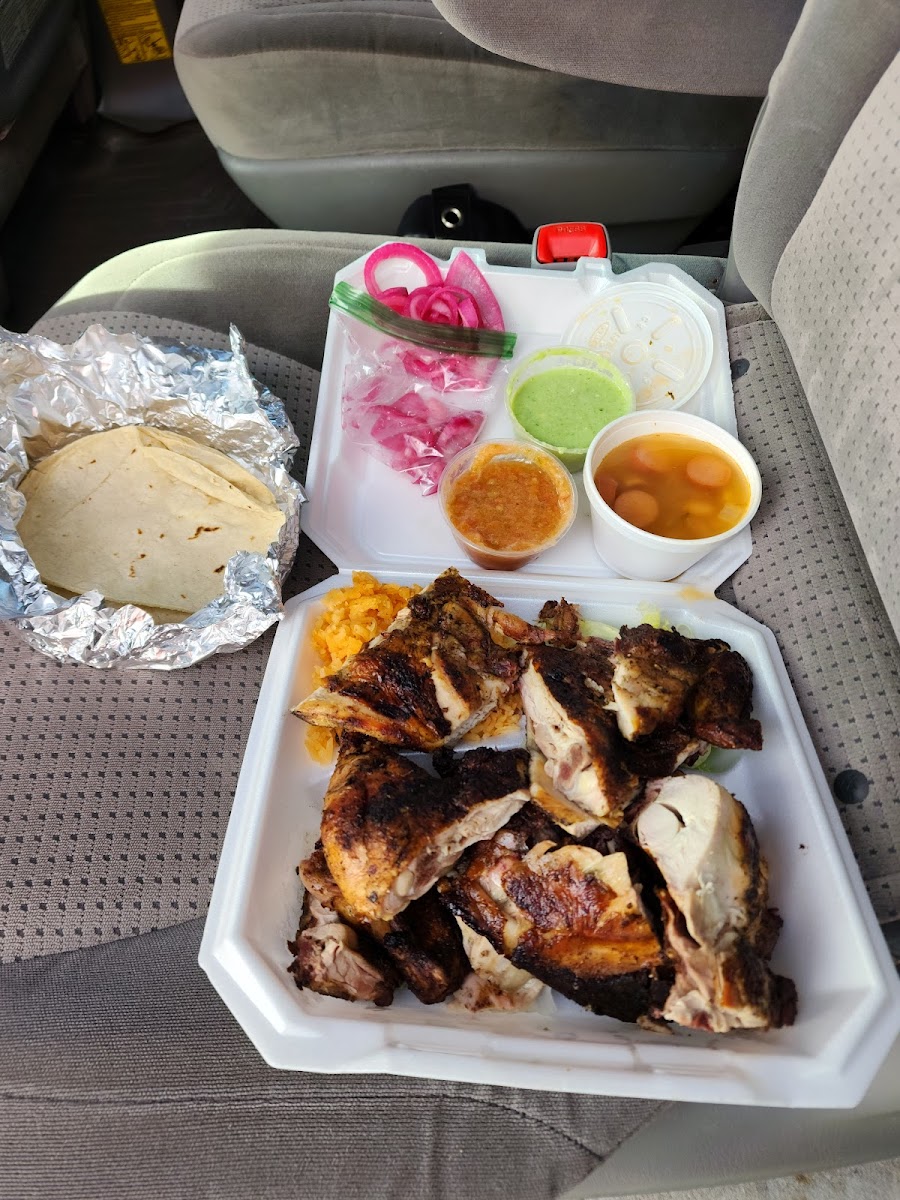 El Pollo Feliz - Photo 9