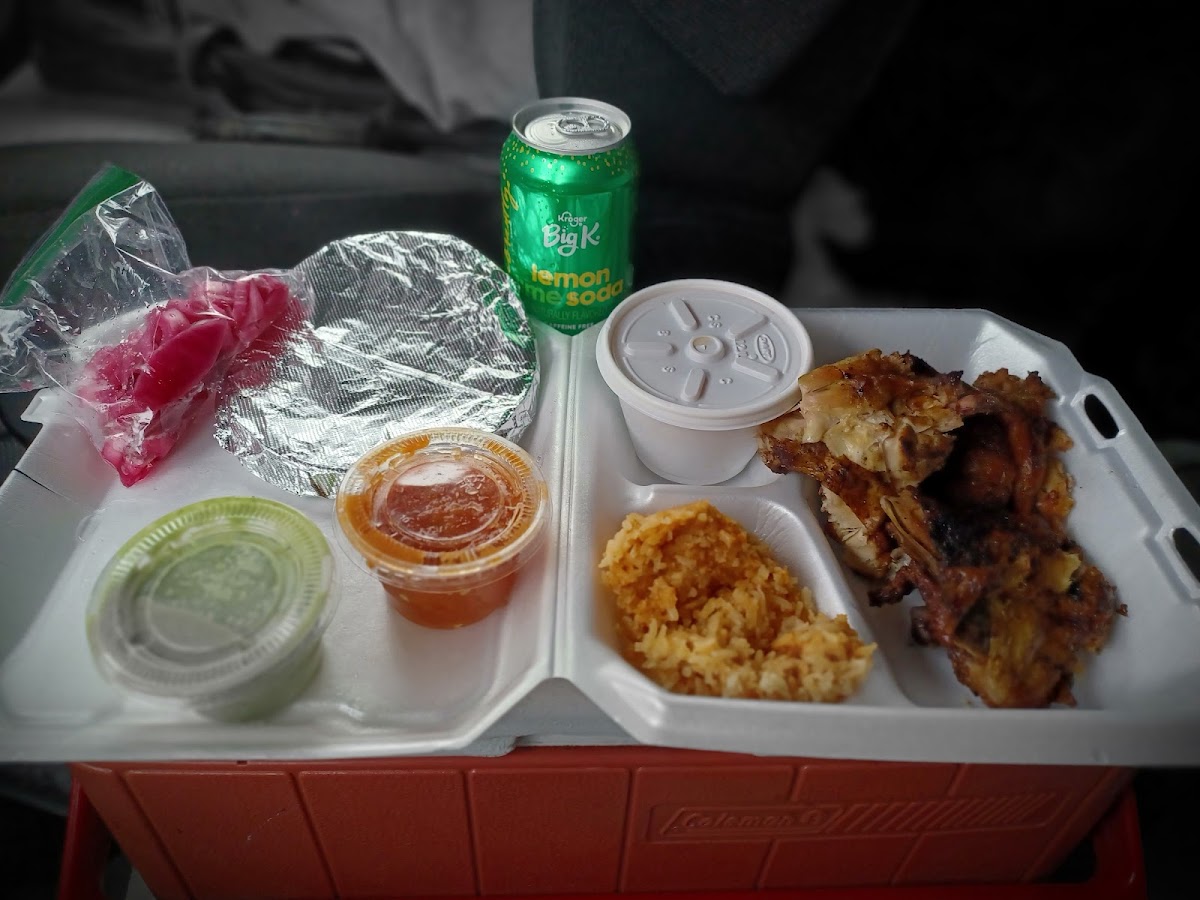 El Pollo Feliz - Photo 6