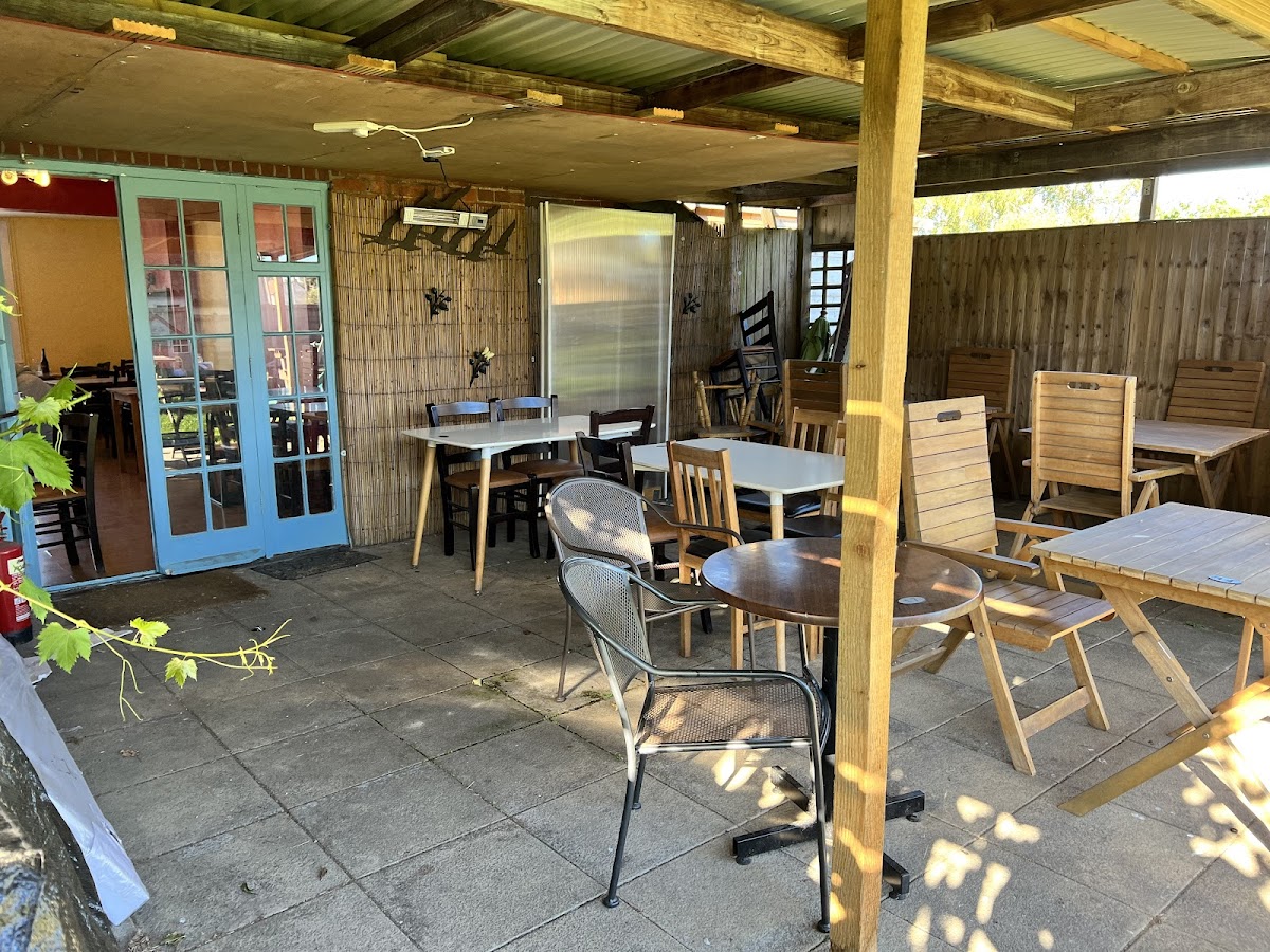 The King’s Cafe - Photo 5