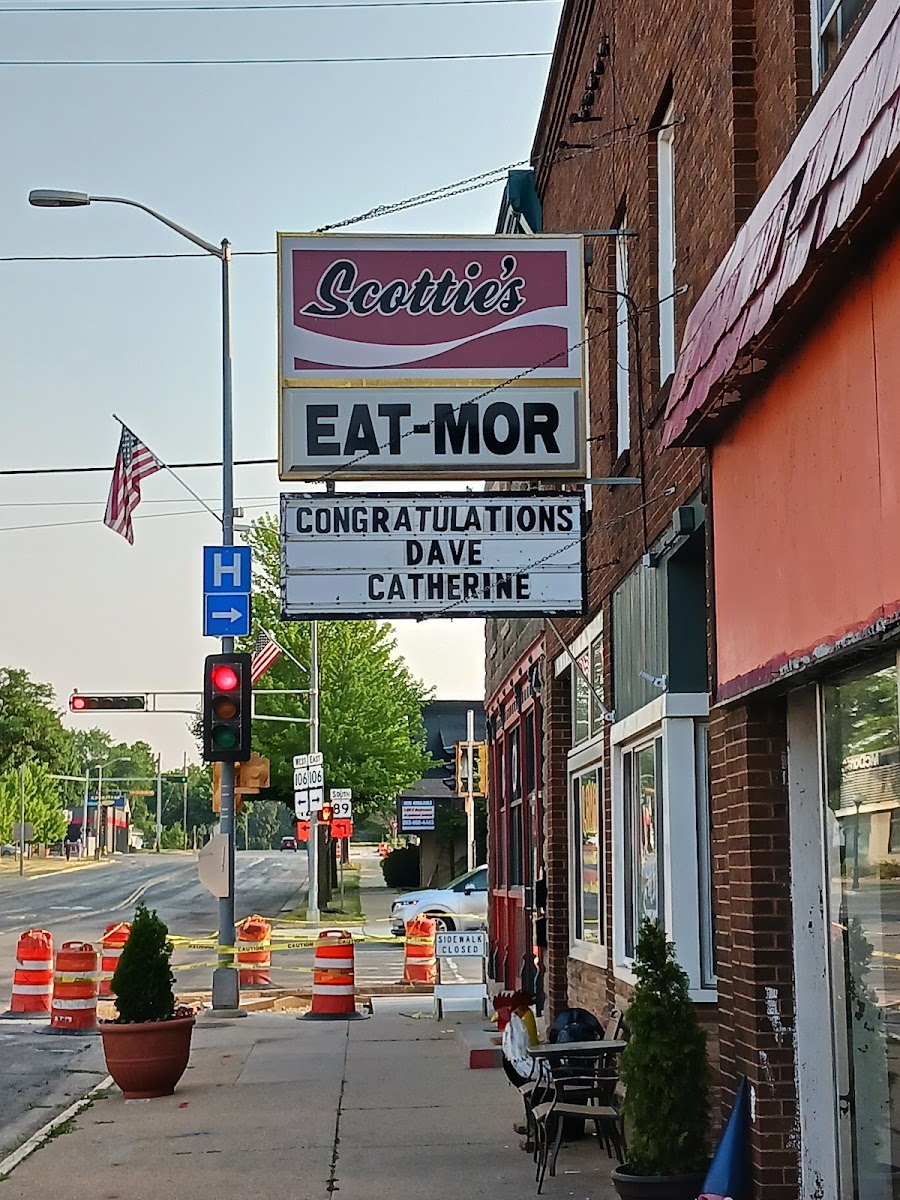 Scottie's Eat-Mor - Photo 2