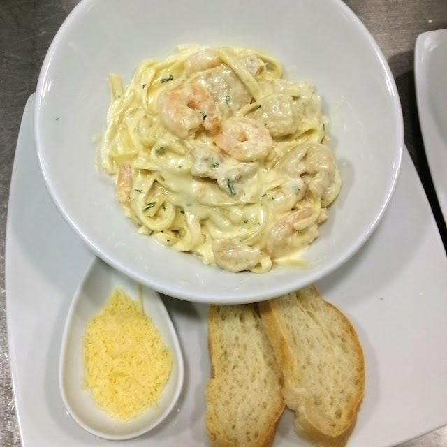 Fettucine Con Pollo Y Camarones