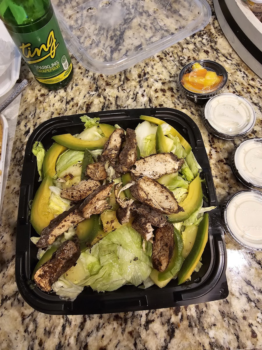 Jamaica's Grill - Photo 9