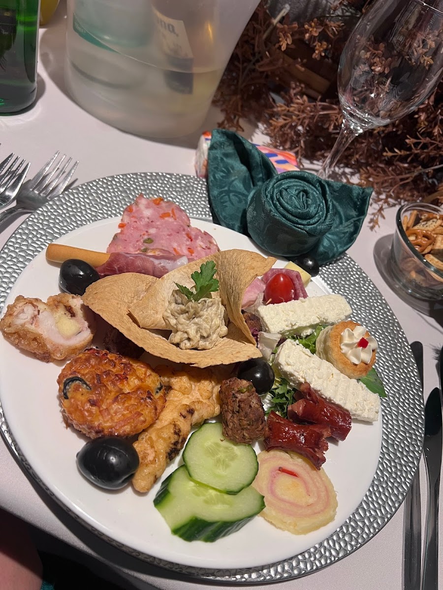 Gold's restaurant - Photo 4