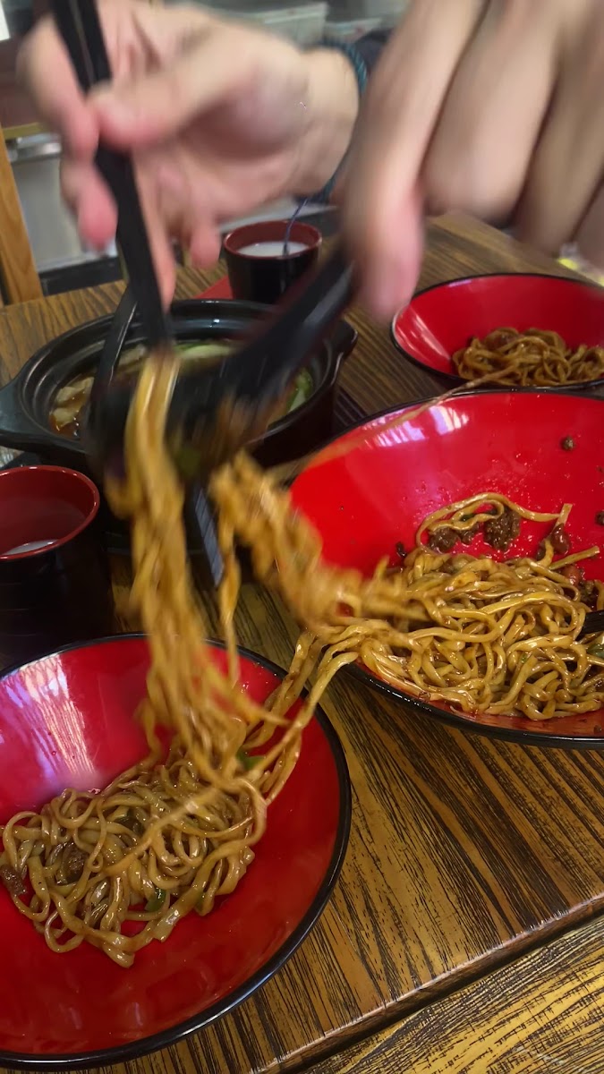 喜大大 砂锅板面 Restaurante Xidada - Photo 1