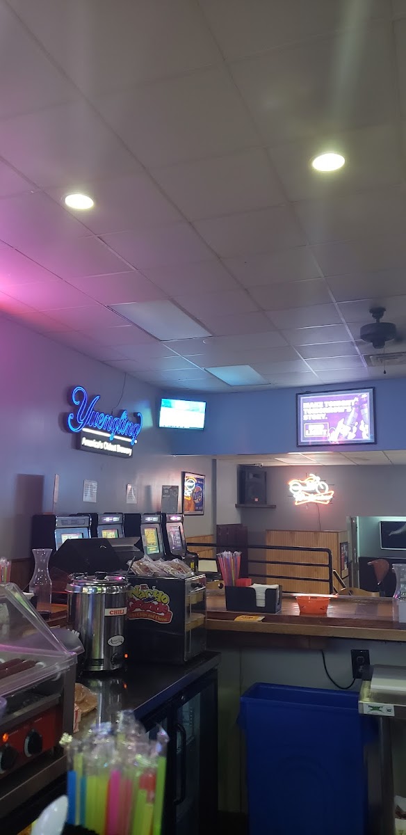 Buck Wild Tavern - Photo 4