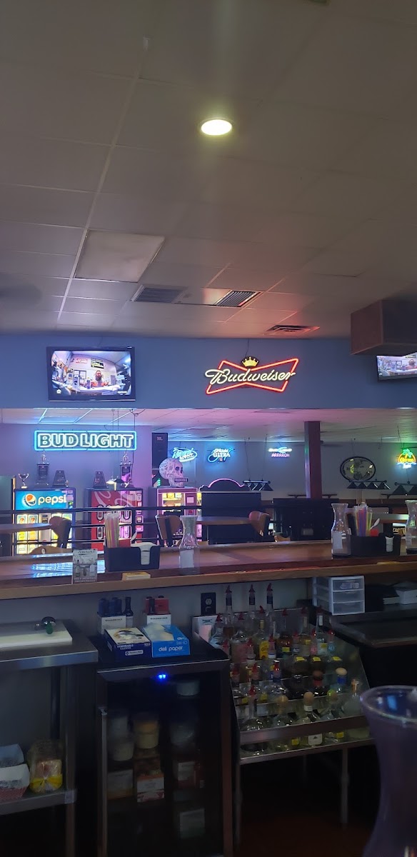 Buck Wild Tavern - Photo 6