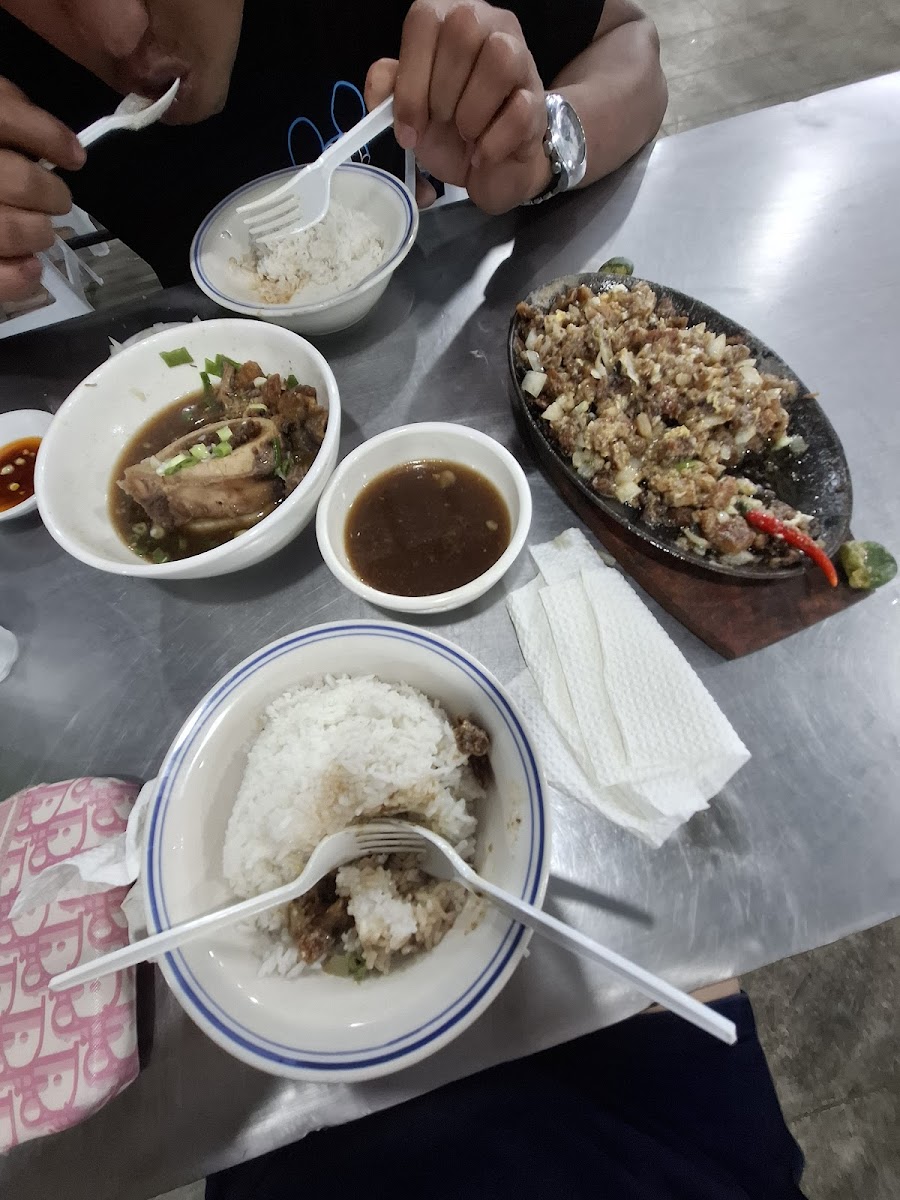 Mr. Pares Tagaytay - Photo 7