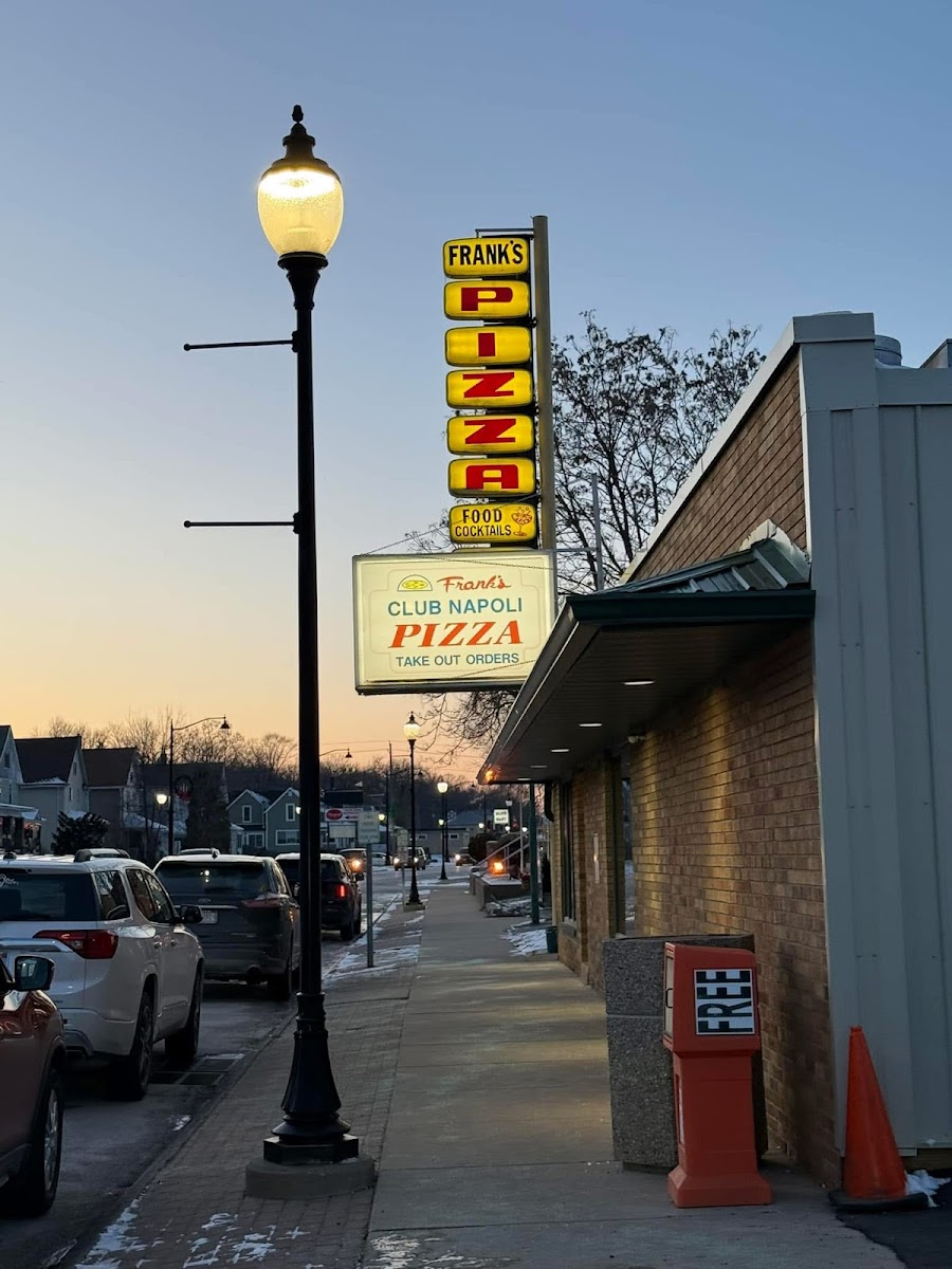 Frank's Pizzeria - IL 61282 - Photo 2