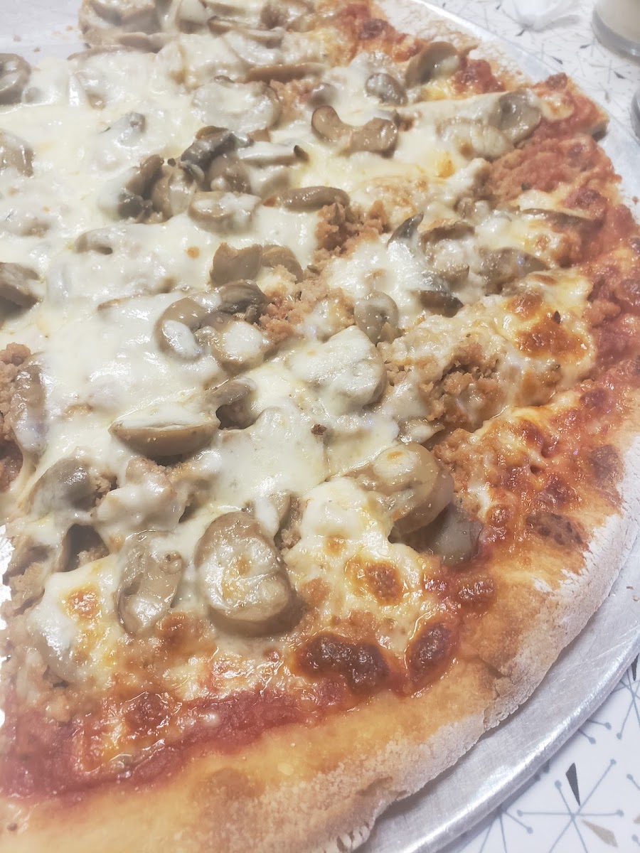 Frank's Pizzeria - IL 61282 - Photo 8