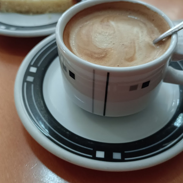 Café Con Leite E Biscoito