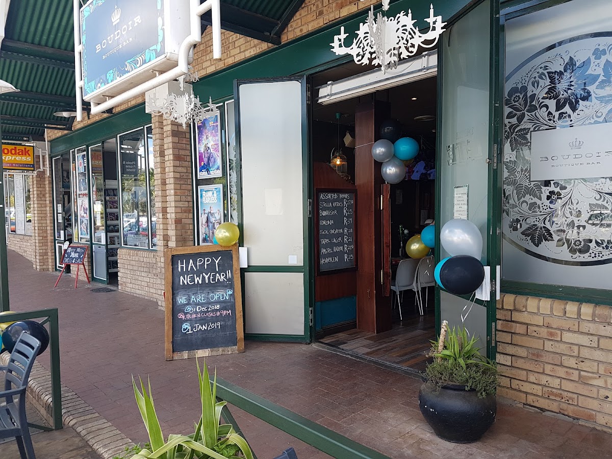 Boudoir Bar and Restaurant