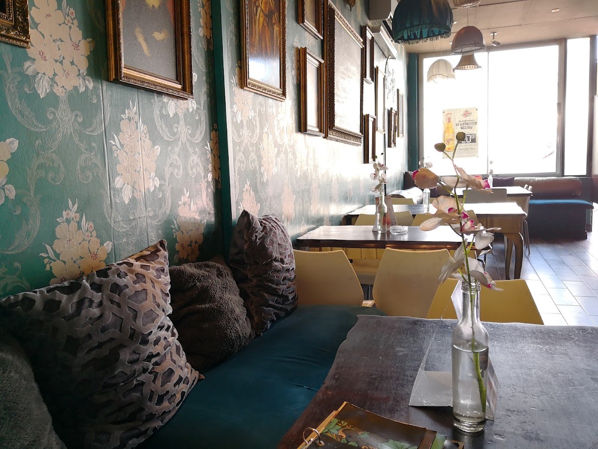Boudoir Bar and Restaurant - Photo 3