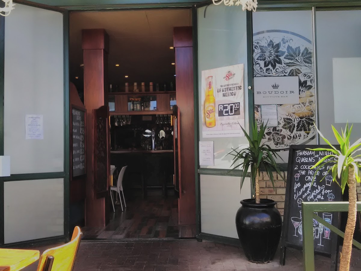 Boudoir Bar and Restaurant - Photo 7