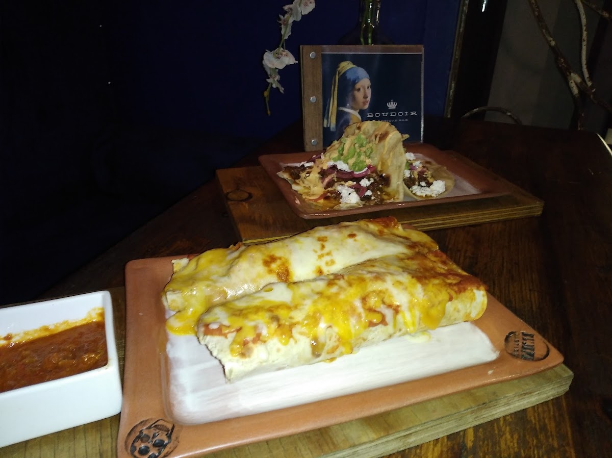 Boudoir Bar and Restaurant - Photo 8