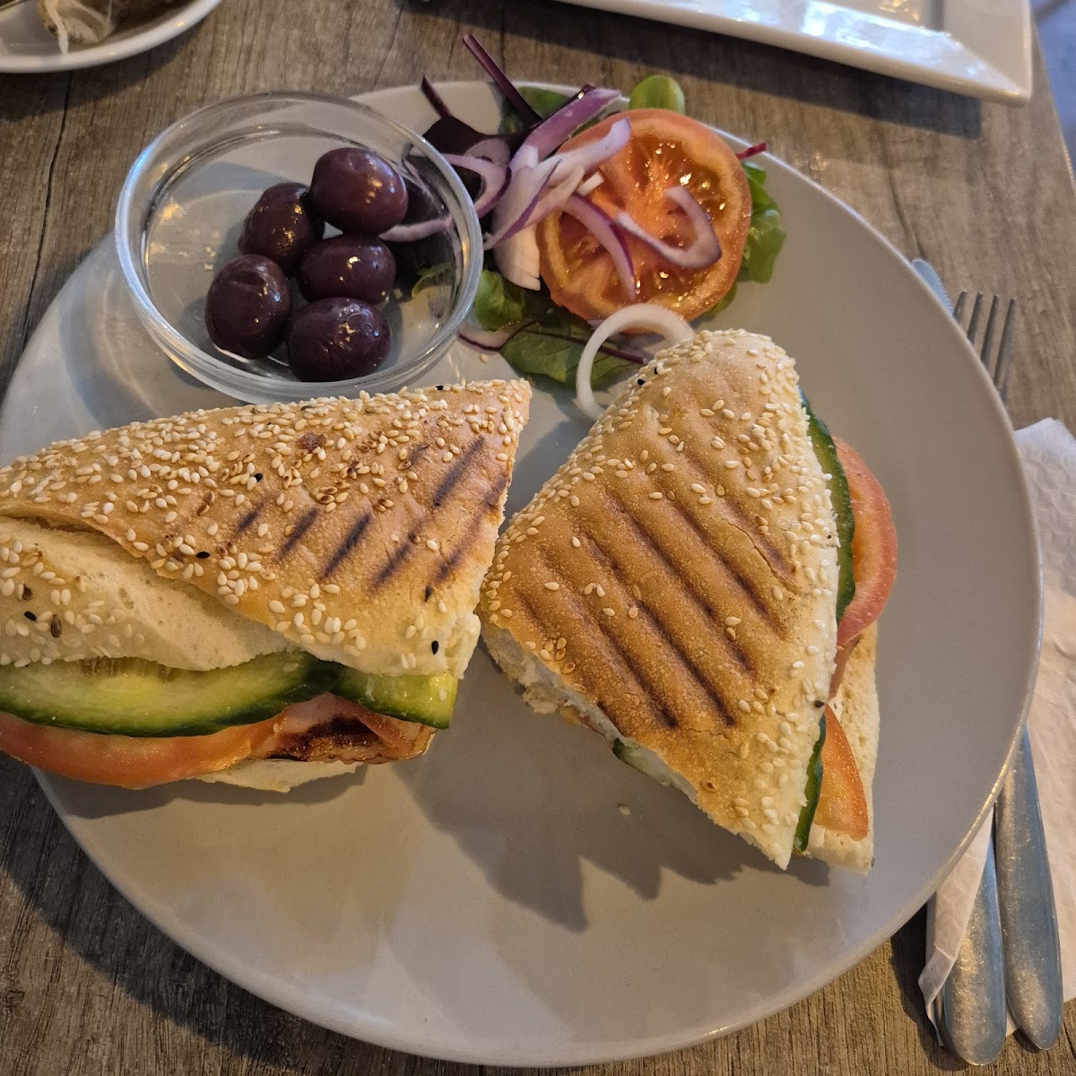 The lounge - Loughton IG10 3SP - Photo 3