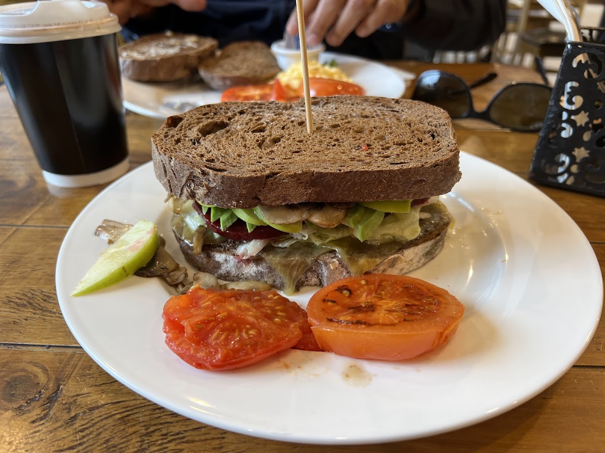 Cafe Red - Photo 9