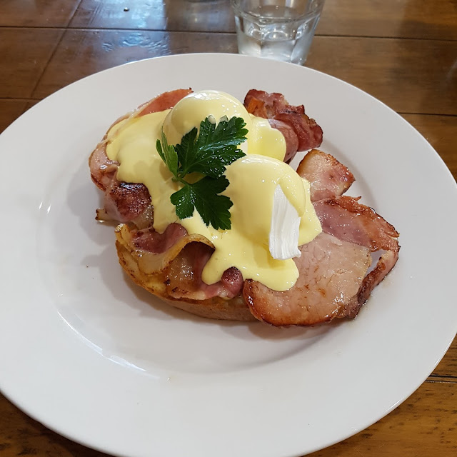 Eggs Benny