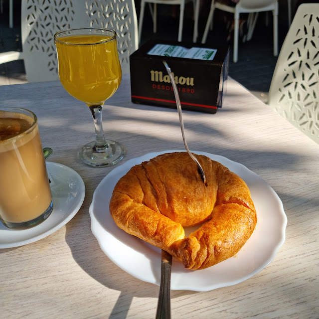 Desayuno Café Con Leche Zumo de Naranja Y Cruasan